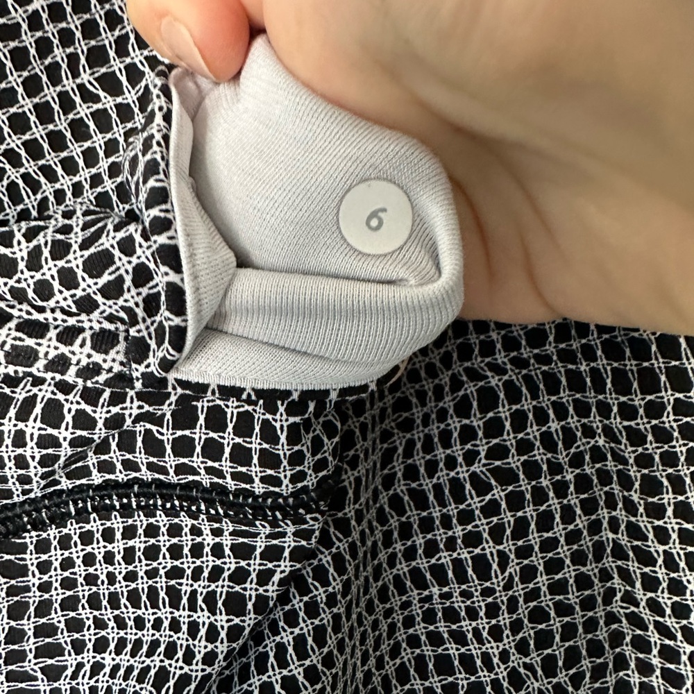 lululemon athletica Black & White Grid-Print High-Rise Leggings - Picture 4 of 5